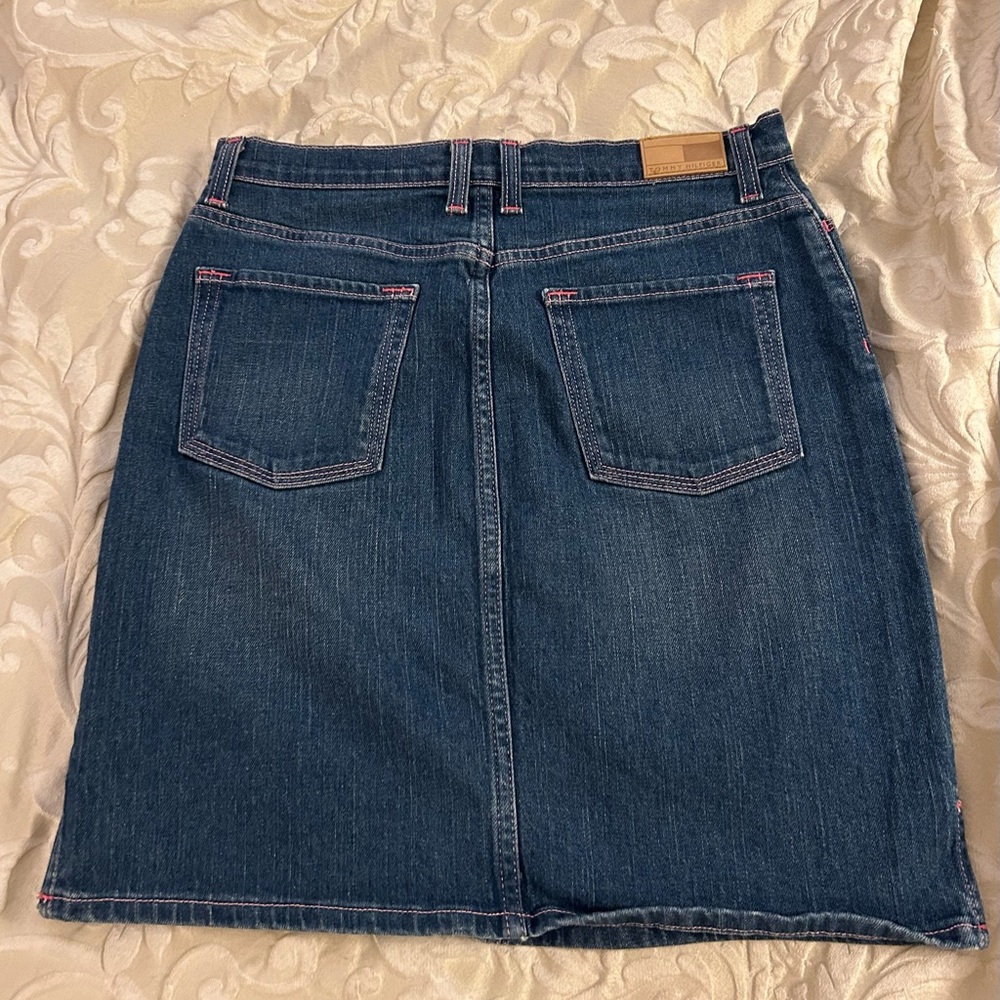Vintage Y2K 2005 Tommy Hilfiger Blue Denim 99% Cotton Mini Skirt with pink trim